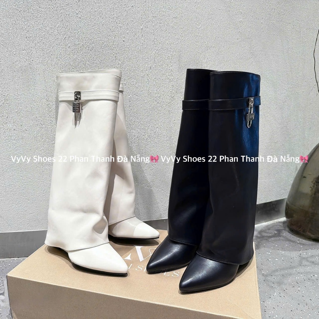 Giày Boot Nữ Cao Cổ Mũi Nhọn Khoá Thời Trang