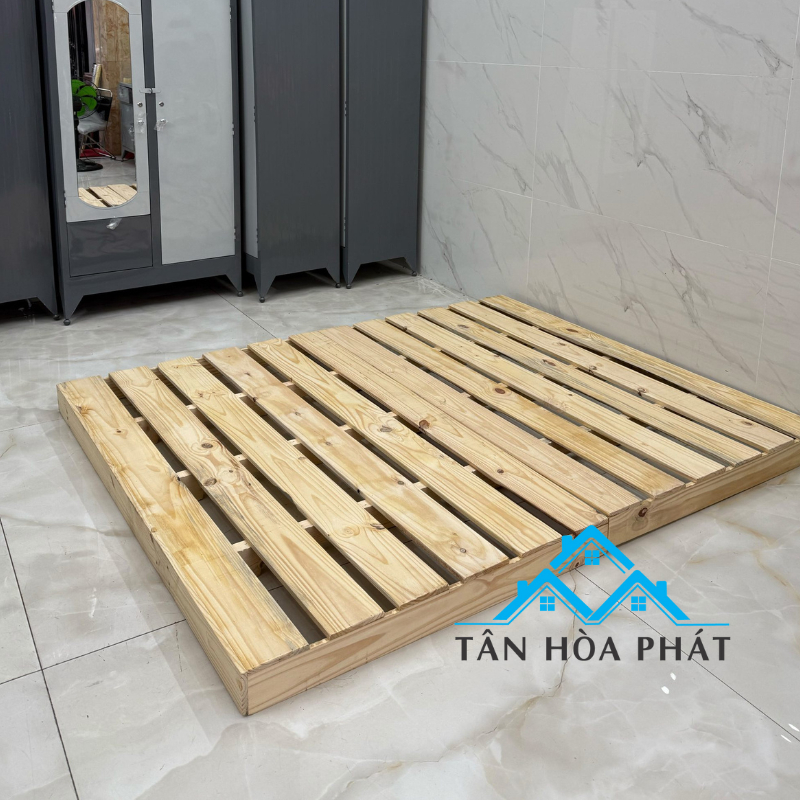 Giường Ngủ Pallet Gỗ thông kích thước 1M4X2M đã được sấy khô chống mối mọt lắp đặt tận nhà