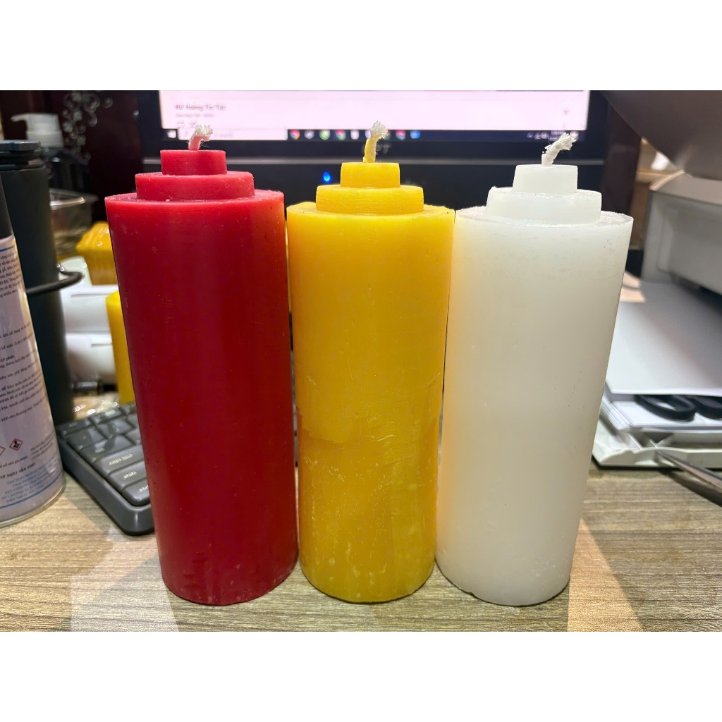Nến trụ dùng cho các buổi lễ (Phật,công giáo...), có 3 màu : trắng , vàng , đỏ kích thước 20cm x 7cm