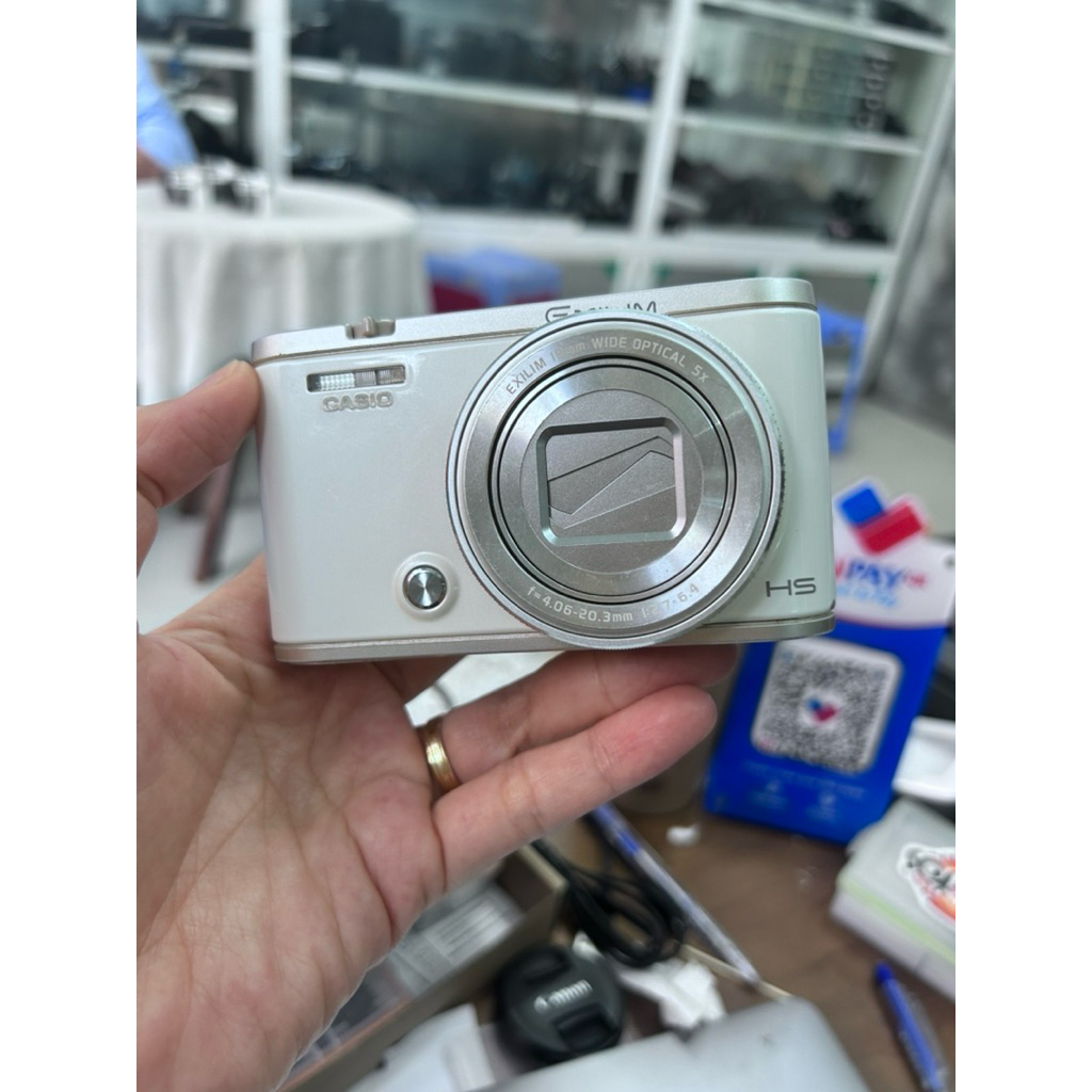 MÁY ẢNH CASIO EXILIM EX-ZR5000, màn hình lật