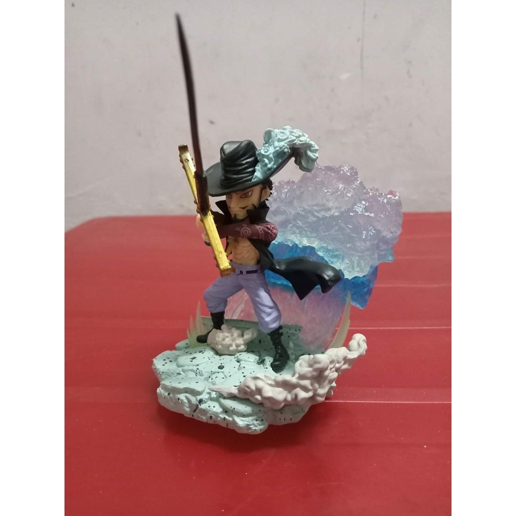Mô hình nhân vật Dracule Mihawk - Mắt Diều Hâu