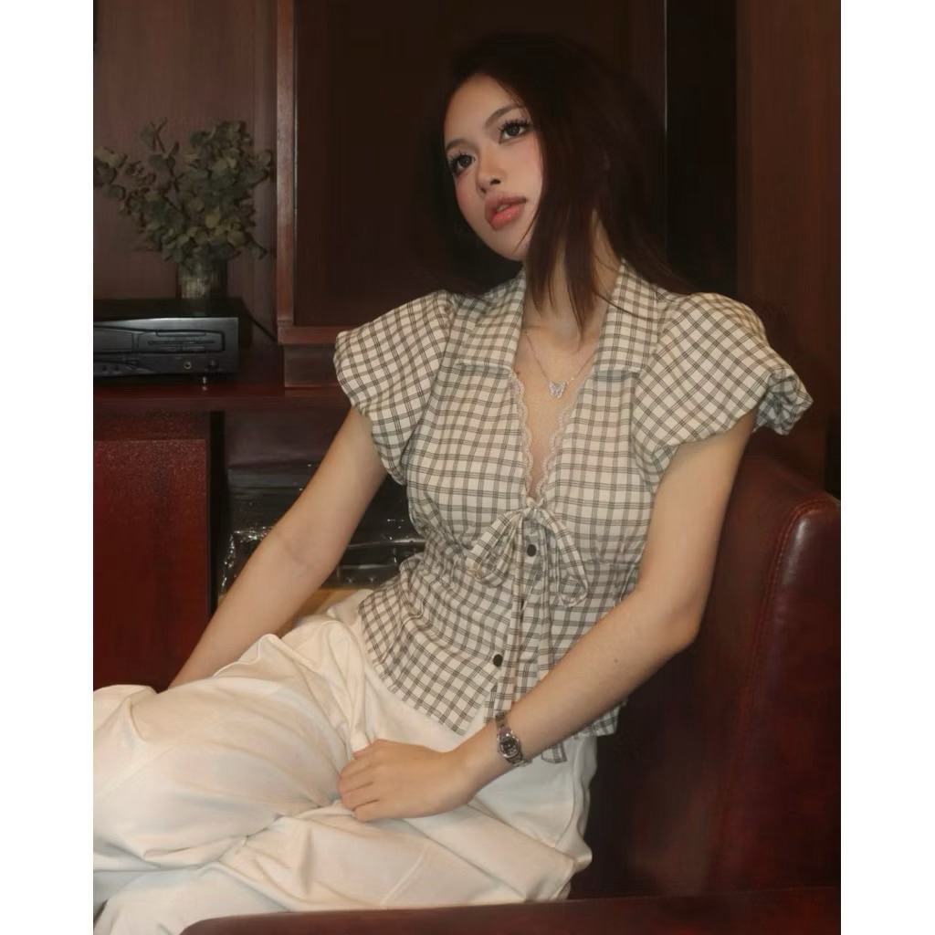 Áo Sơmi Nữ Tay Bồng Ngắn Cổ V Viền Ren Có Nơ Buộc Hoạ Tiết Caro | BigBuy360 - bigbuy360.vn