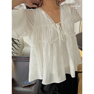  Áo sơ mi cổ v nữ NAKEDbyV áo babydoll kiểu nữ phối ren tay lỡ xoè voan tơ có lót CLOUDY BLOUSE 