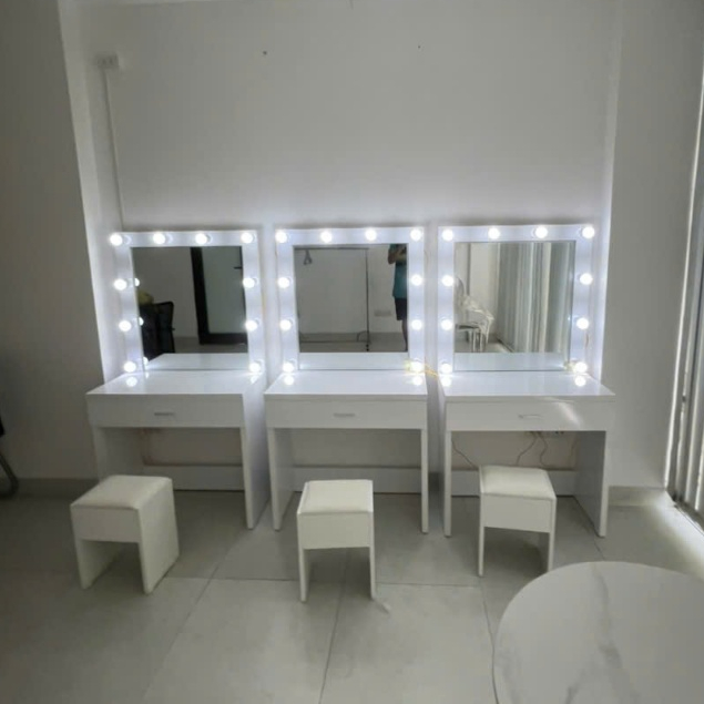 Bàn trang điểm 80cm sơn trắng BT137