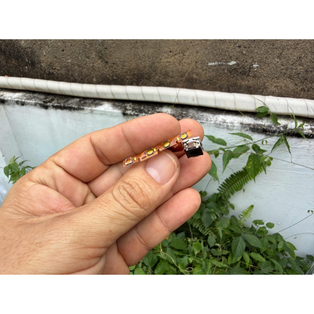 Cụm camera, âm lượng nokia e75