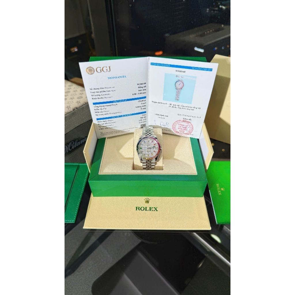 Đồng Hồ Nam Rolex DateJust 41mm Full Moisanite kết hợp với Benzel & Cọc số Ruby Sapphire