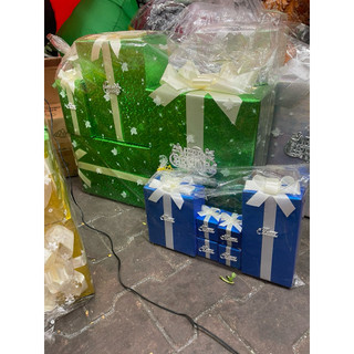 Set hộp quà trang trí chân cây thông noel