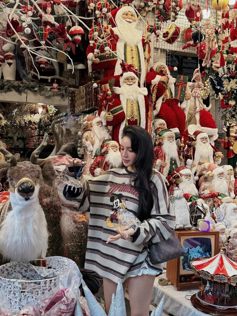 𝟏𝟒𝐚𝐦.𝐬𝐭𝐮𝐝𝐢𝐨 | Áo Len Nữ Mickey Mouse KAB Màu Ghi Xám Áo Sweater Len Kẻ Ngang Form Rộng Oversize