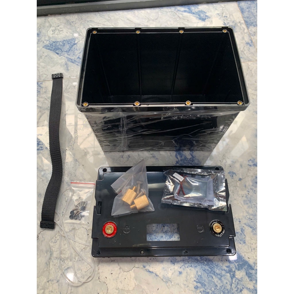 Hộp nhữa ABS nhựa cao caoá kích thước D10/D20/D30 =105AH/150AH/210AH có đồng hồ báo volt