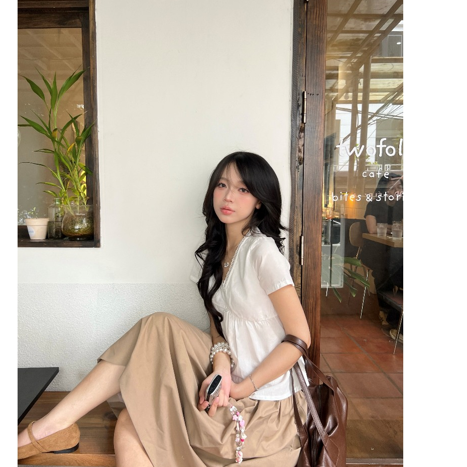 Áo kiểu nữ cổ chữ V, tay ngắn basic - Iris Top - APRILLE