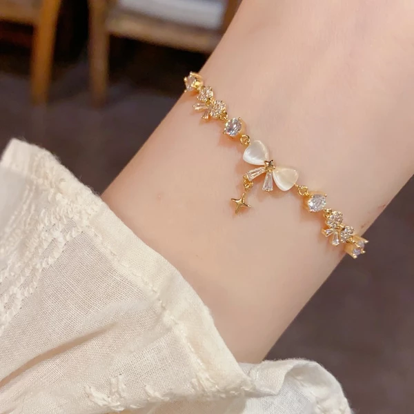 Lắc tay bạc nữ mạ vàng Nơ Hoàng Gia Asimi Royal Grace LT48 - đeo trên mẫu