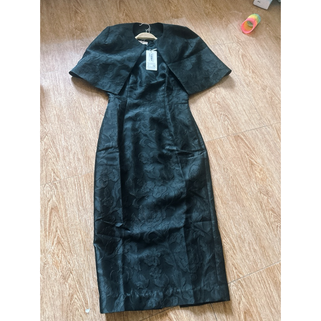 váy tiệc sixdo sz M 4tr990 sale 1tr6