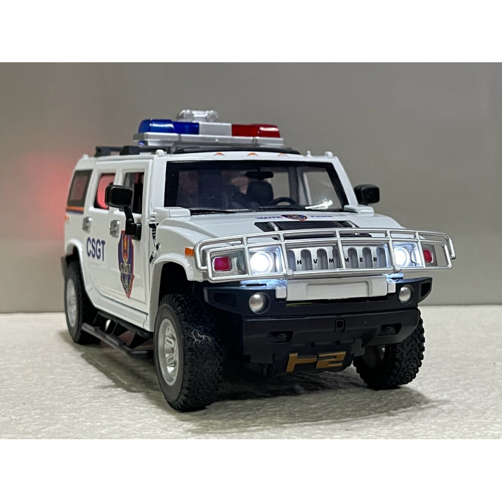 Mô hình xe Dẫn đoàn CSGT land-Cruiser PRADO LC250 1:24