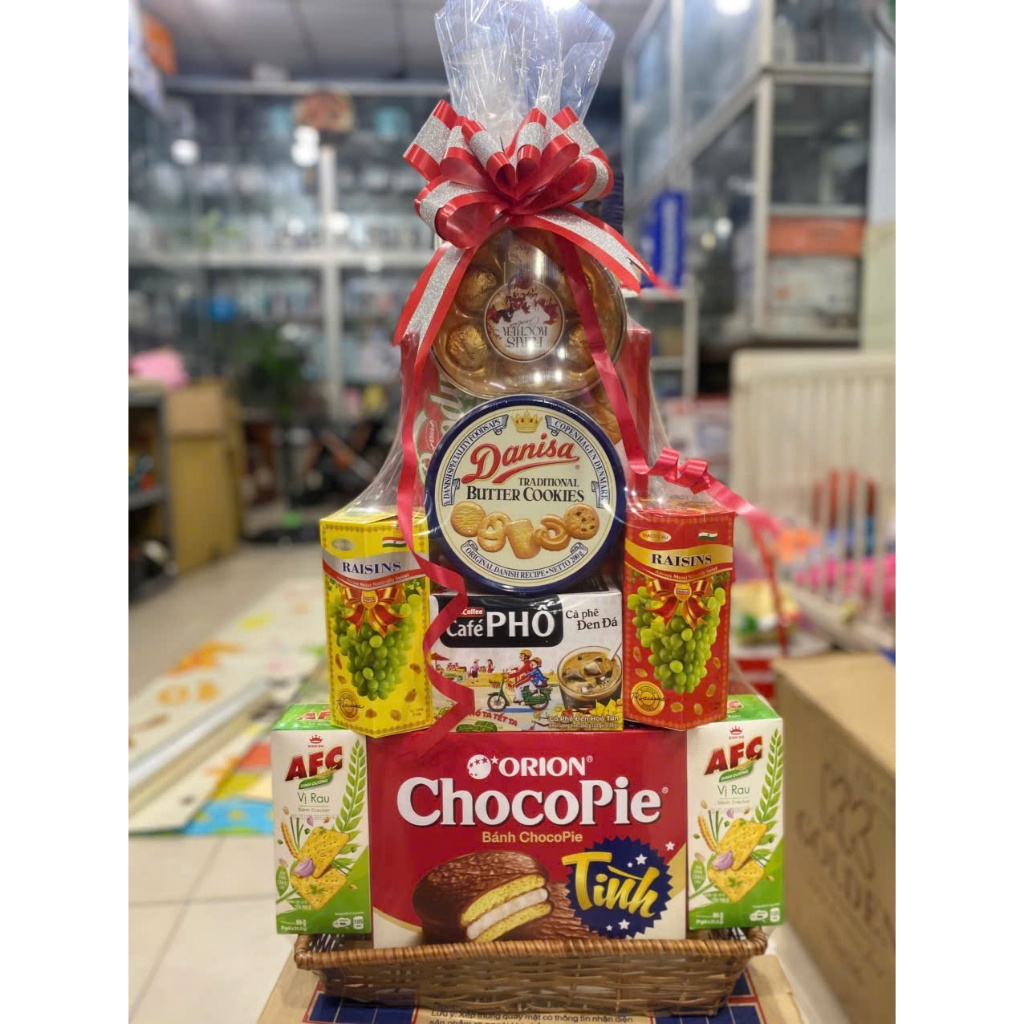 Giỏ Quà Tết Cao Cấp 2026 – Bánh Kẹo Nhập Khẩu Danisa, ChocoPie, Cafe Phố – Quà Biếu Sang Trọng - ship hỏa tốc HCM