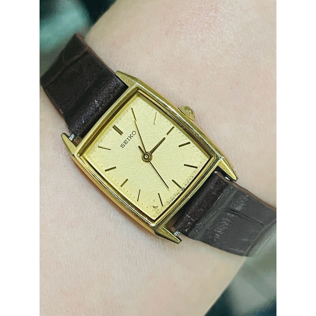 Đồng hồ Seiko Nhật form tank mini siêu xinh.