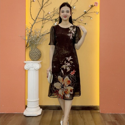 Đầm suông trung niên cho mẹ - Cổ tròn tay ngắn - Nâu hoa - TTV2010