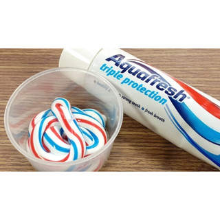 Kem đánh răng Aquafresh Nhật Bản