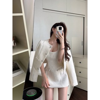  set dạ 2 lớp trắng kem đầm liền thân chiết eo sát nách dáng ngắn kèm áo choàng dài tay 