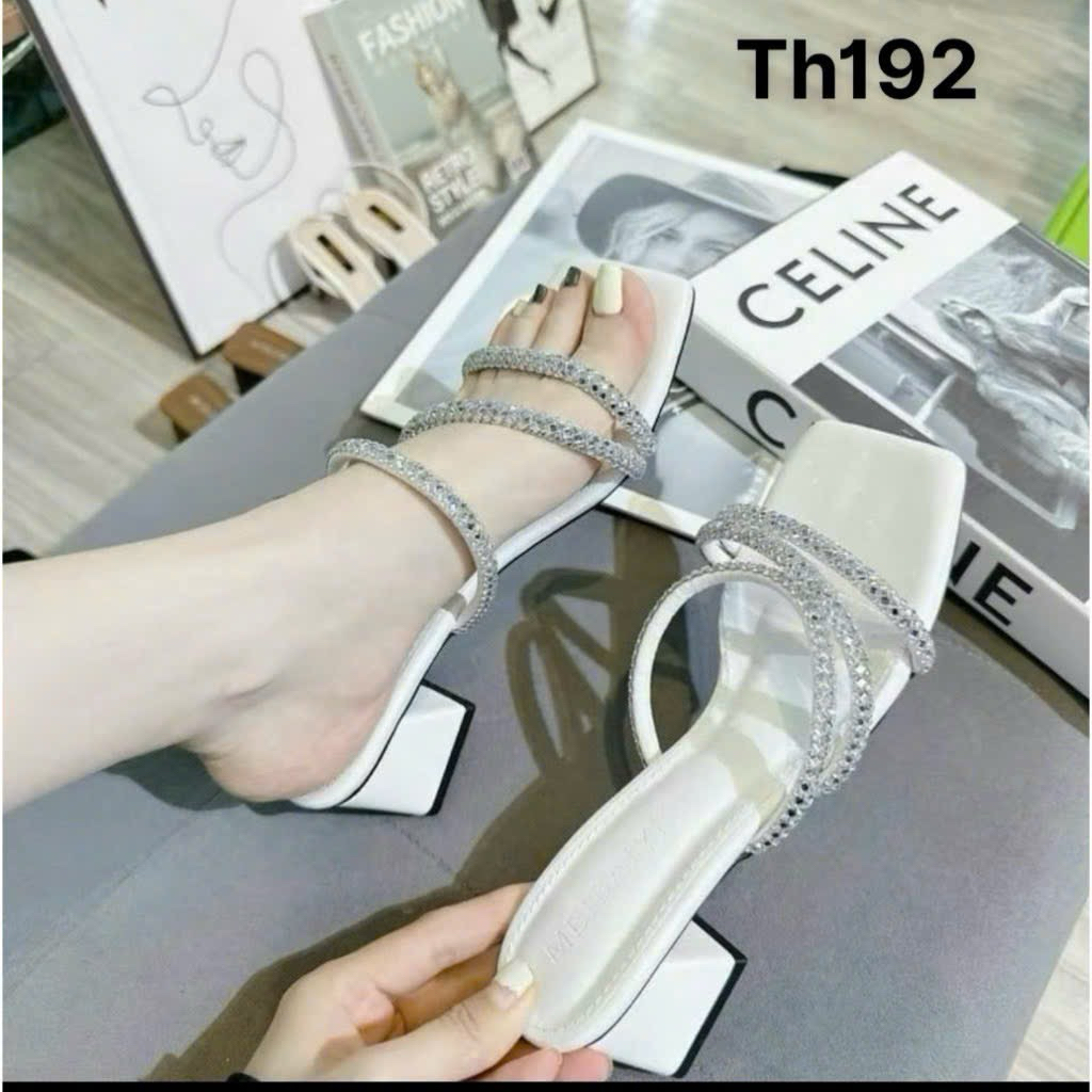 Dép guốc nữ gót vuông quai ngang đính đá sang trọng màu đen, trắng 5p