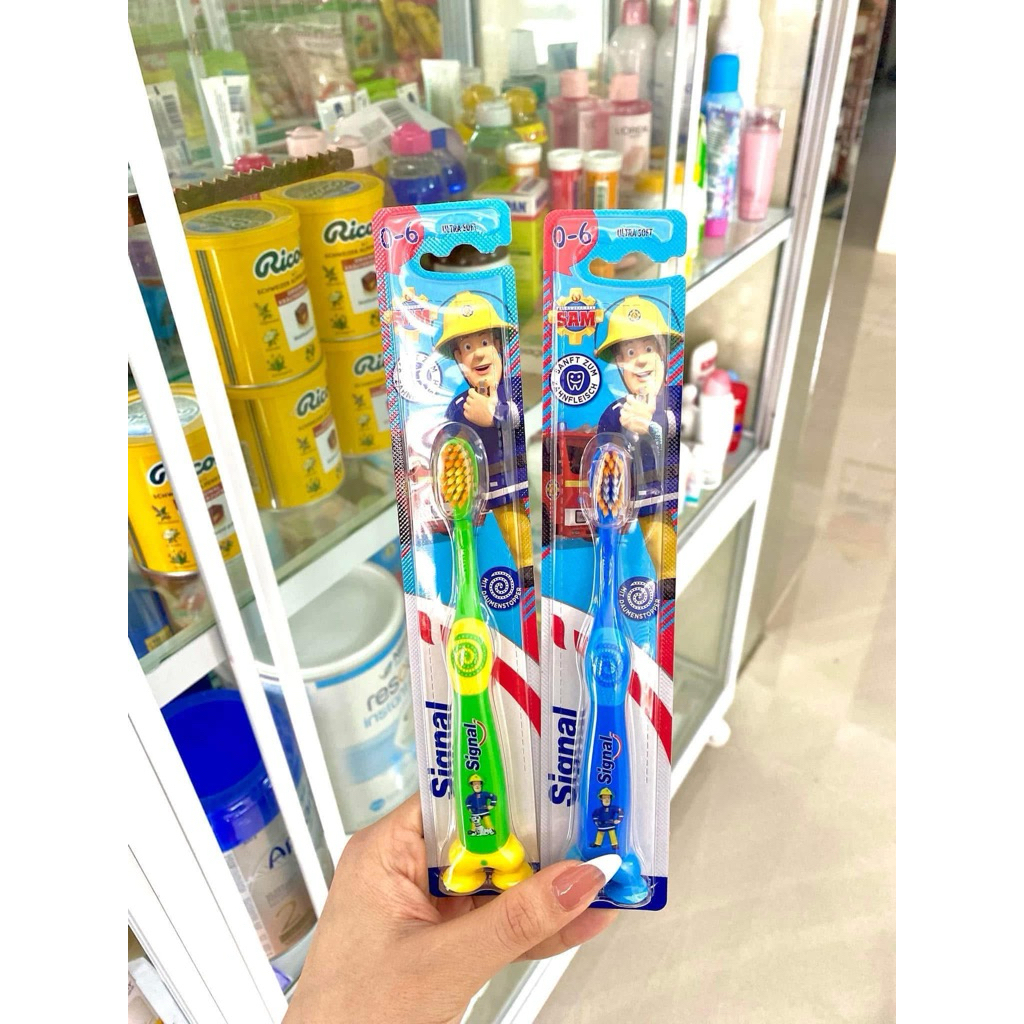 Bàn chải đanh răng Signal cho bé từ 0-6 tuổi
