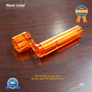Tay Quay Thay Dây Đàn Guitar