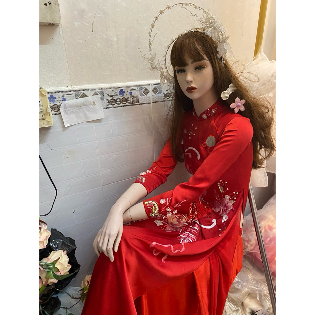 MANOCANH NỮ DÁNG NGỒI