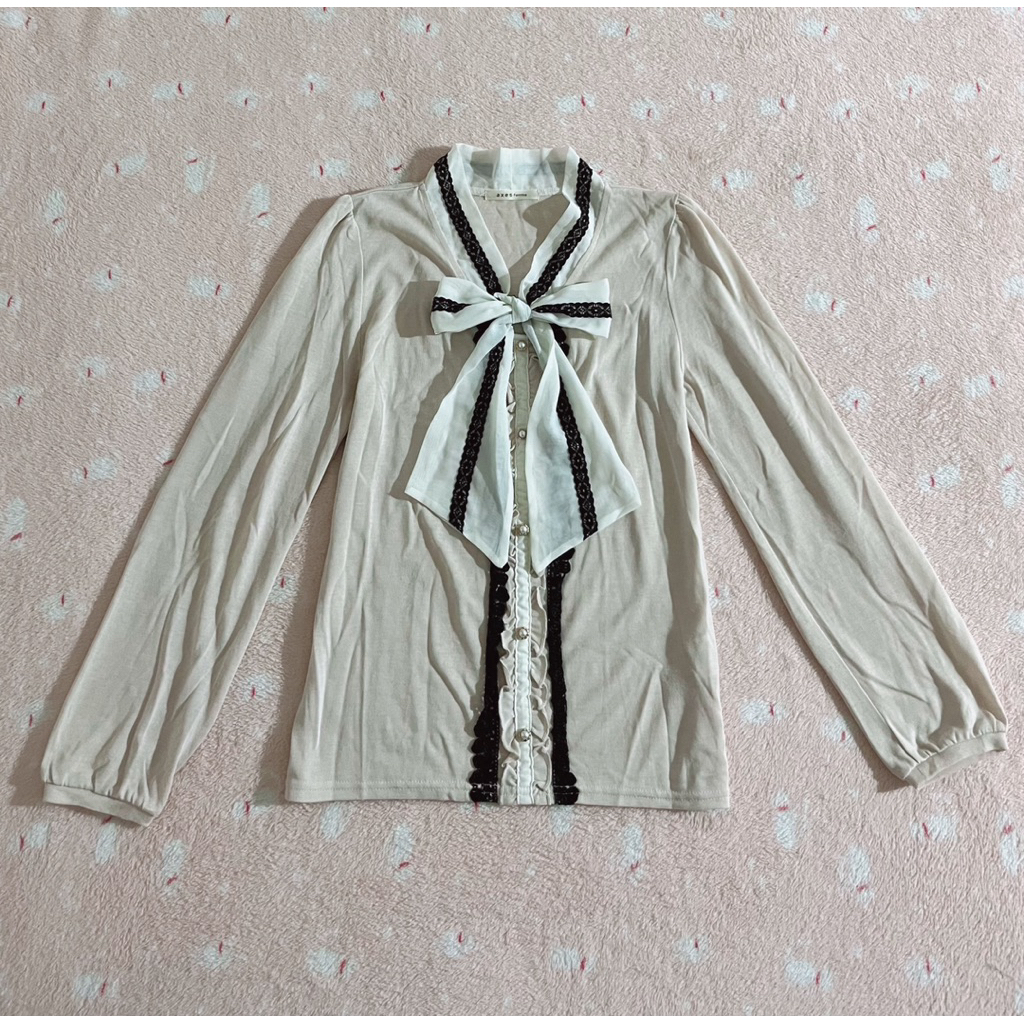 Áo axes femme tay dài dễ thương