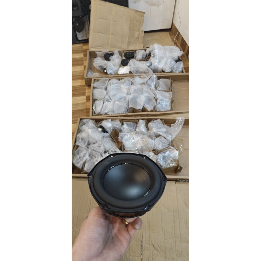 Củ loa bass JBL boombox4