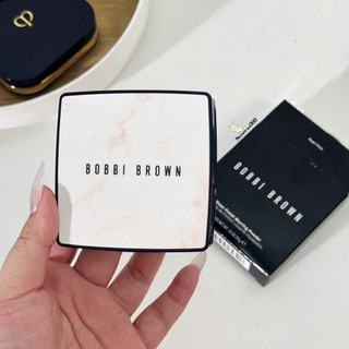 Phấn Bobbi Sheer Finish Bluring căng bóng