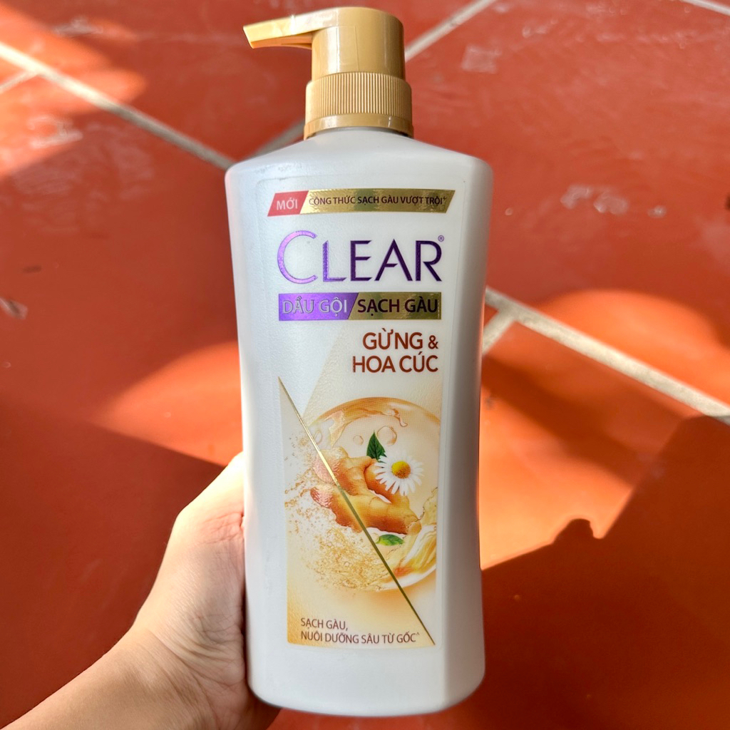Dầu Gội Clear Thảo Dược Gừng & Hoa Cúc 630g