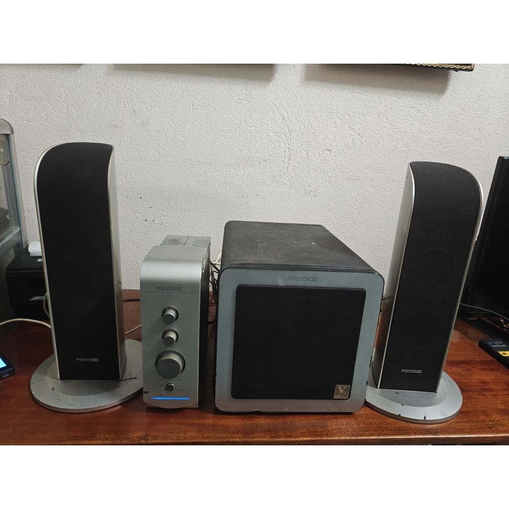 Bộ loa Microlab FC361 hình thức cũ 80% chất âm hay rõ nét