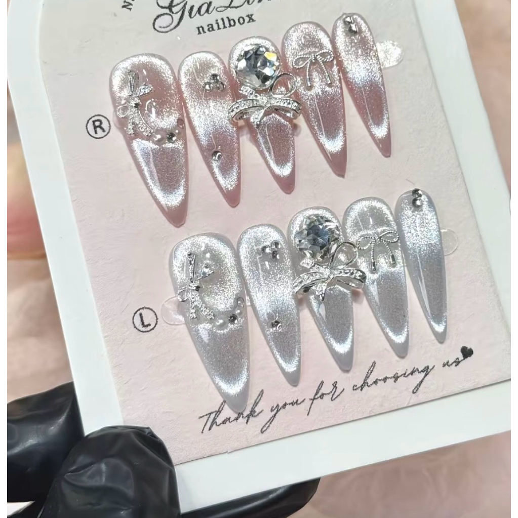 Nailbox thiết kế mắt mèo gắn charm M241