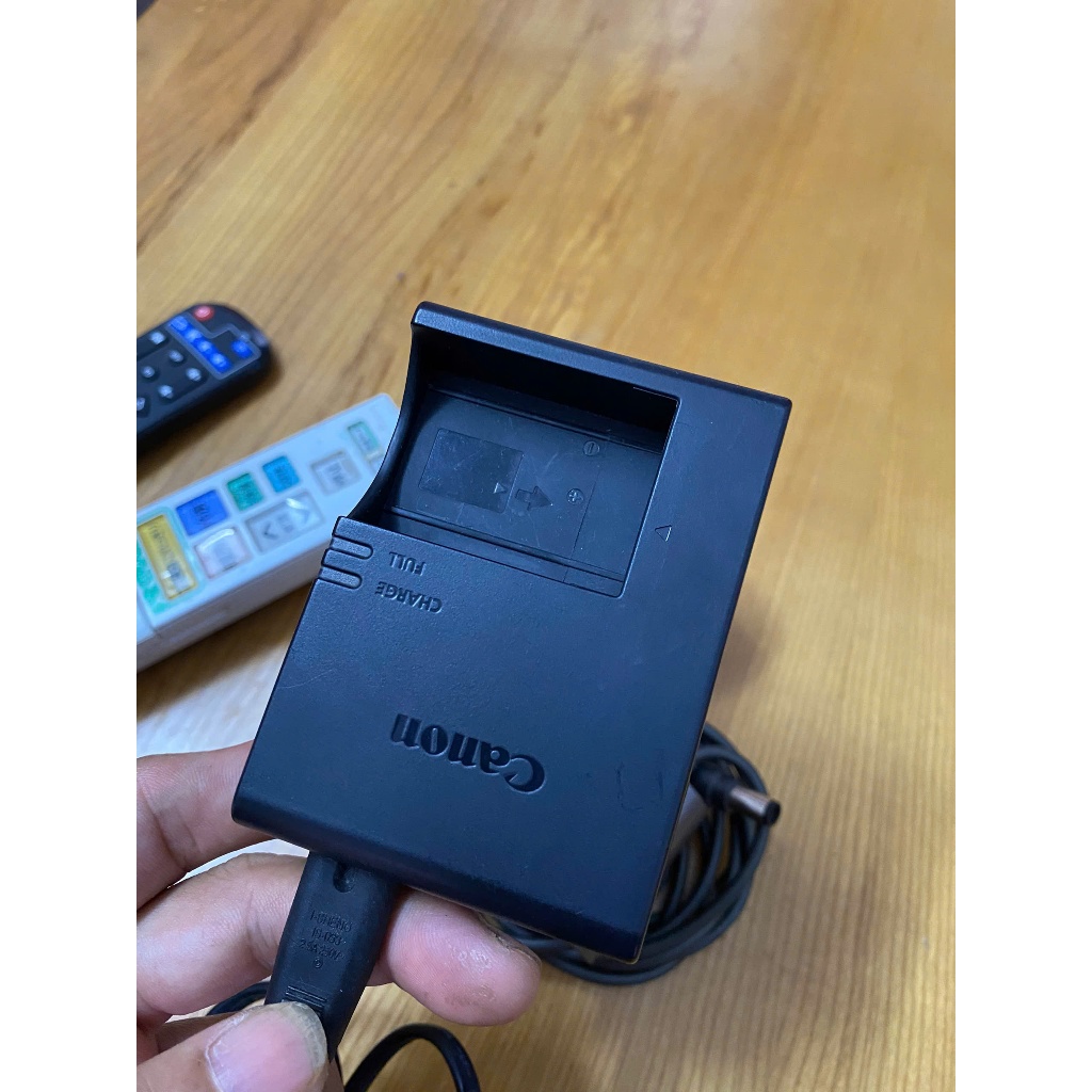 Sạc máy ảnh Canon LP-E17 hàng Zin chính hãng Bóc máy