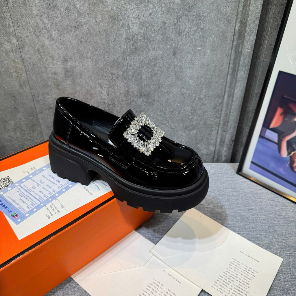 Giày loafer nữ đế cao bóng đính đá sang trọng – dáng xinh tôn chân