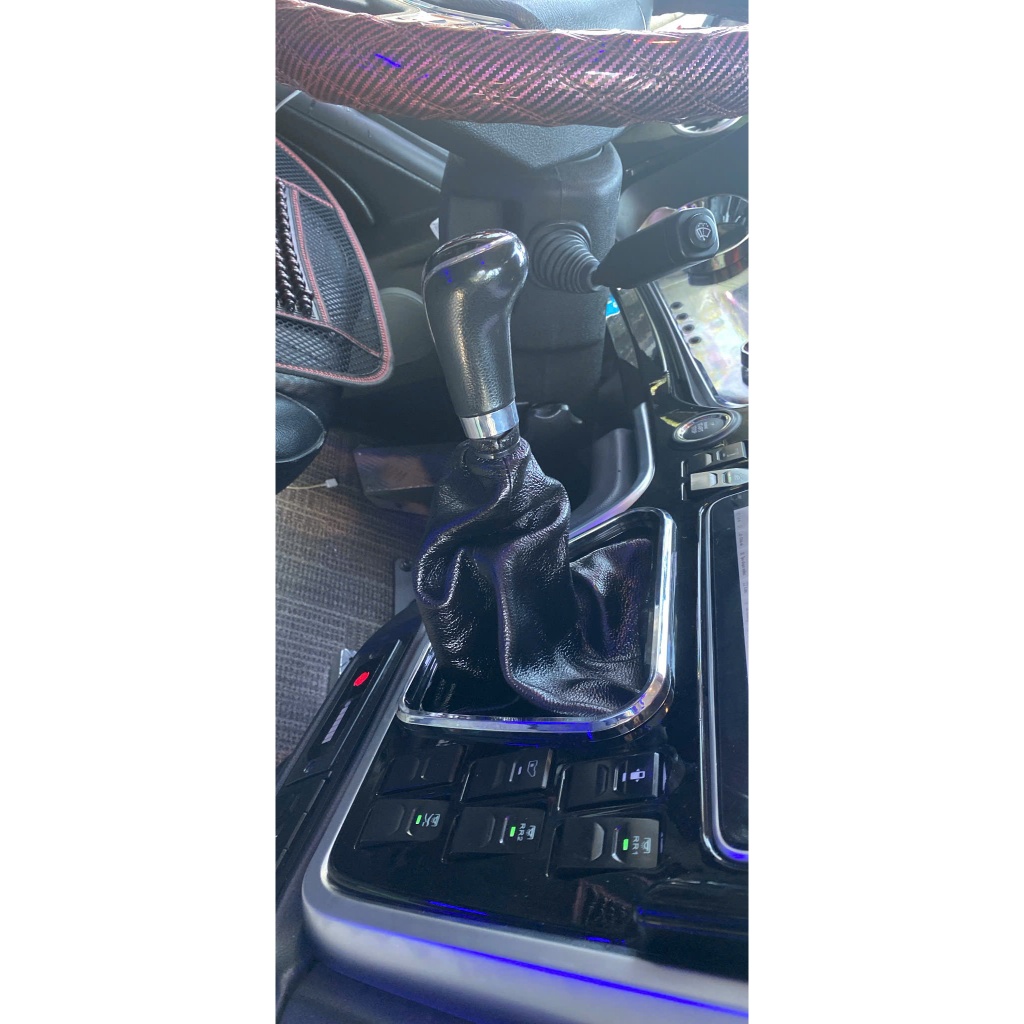 Chụp bụi cần số xe Thaco Mobihome bằng da thật không bong nổ da