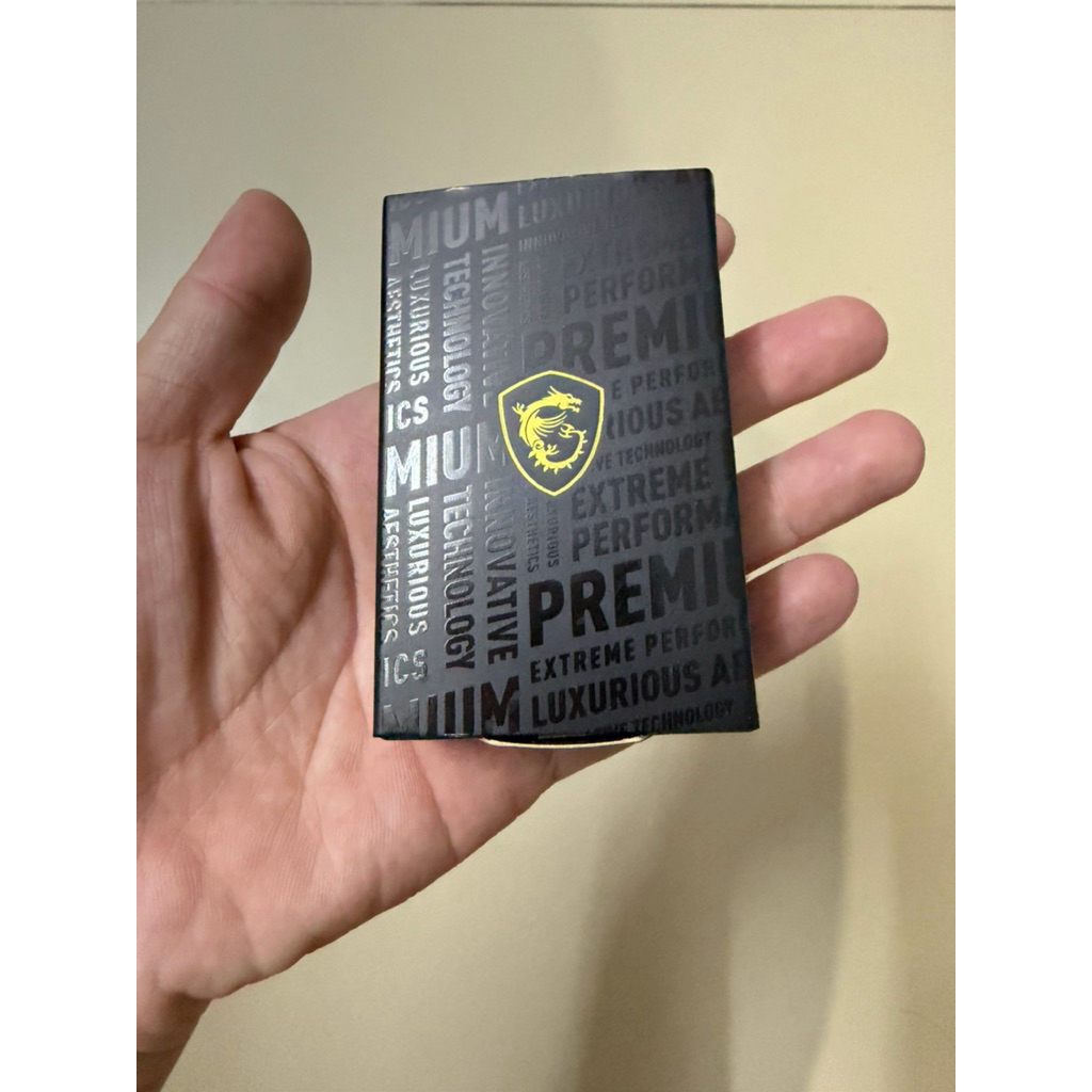 Box Pin Cài Áo/ Huy Hiệu Cài Áo Msi Kỉ Niệm 20 Years Anniversary by MSI