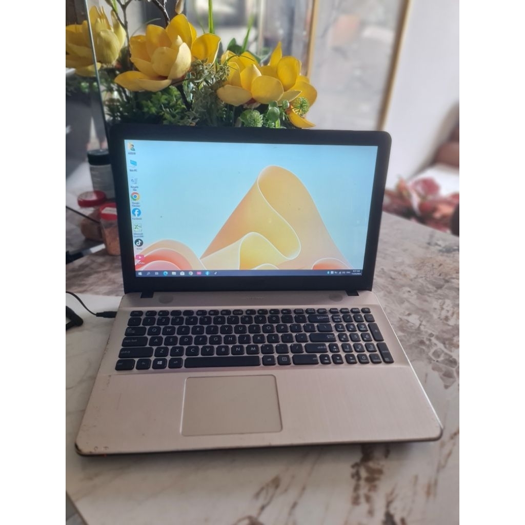 latop giá rẻ asus đời mới n4200, ram 4g , ổ hdd 500g . màn to 15.6inh, hư pin ghim sạc dùng full chứ