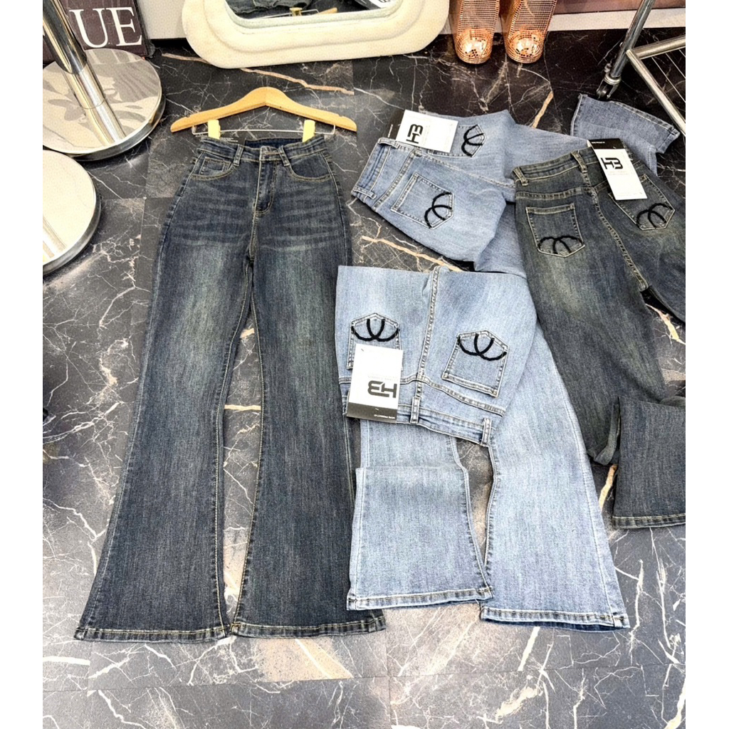 Quần Jean Ống Loe Thêu Hoạ Tiết Sau Túi Chất Jean Dày Dặn-MOXIE BOUTIQUE-