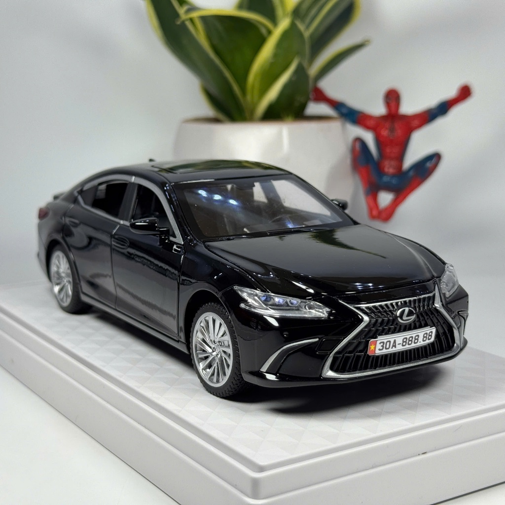 [Tặng đế] Mô hình xe Lếch xù ES300h tỷ lệ 1:24 bằng kim loại Tặng biển số VIP, Đồ chơi trẻ em, Đồ sư