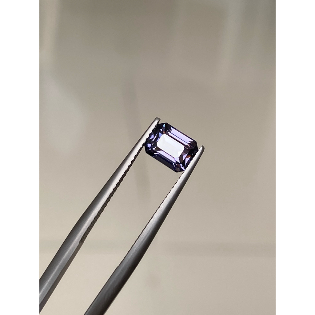 Spinel xám