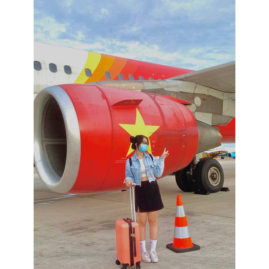 pass áo khoác jeans dáng croptop của nhà GUMAC size M