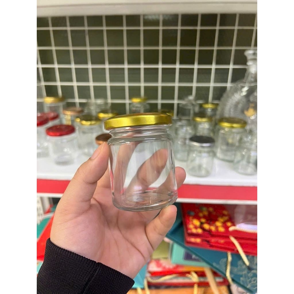 Hũ Thủy Tinh Tròn 100ml Mẫu Lùn+ Nắp Thiếc Vàng Phi 53