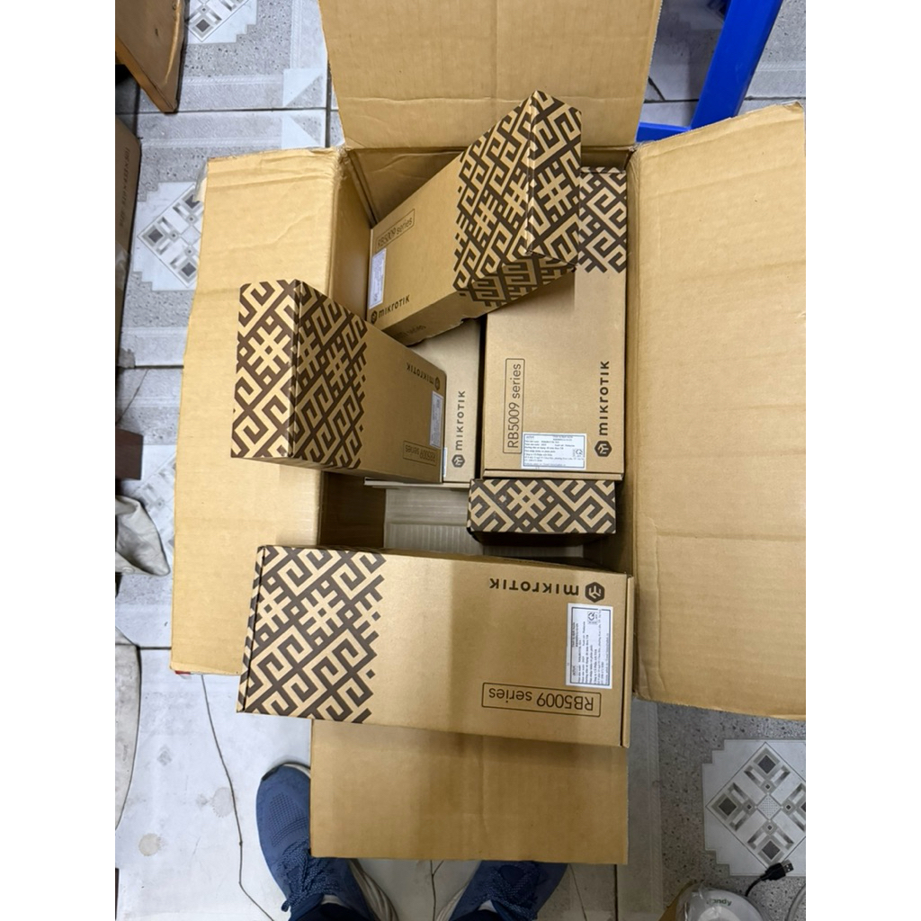Router Mikrotik RB5009UG+S+IN CPU Quad-core 1.4Ghz, RAM 1GB, 7 cổng RJ45 Gb, 1 cổng RJ45 2.5Gb, SFP 