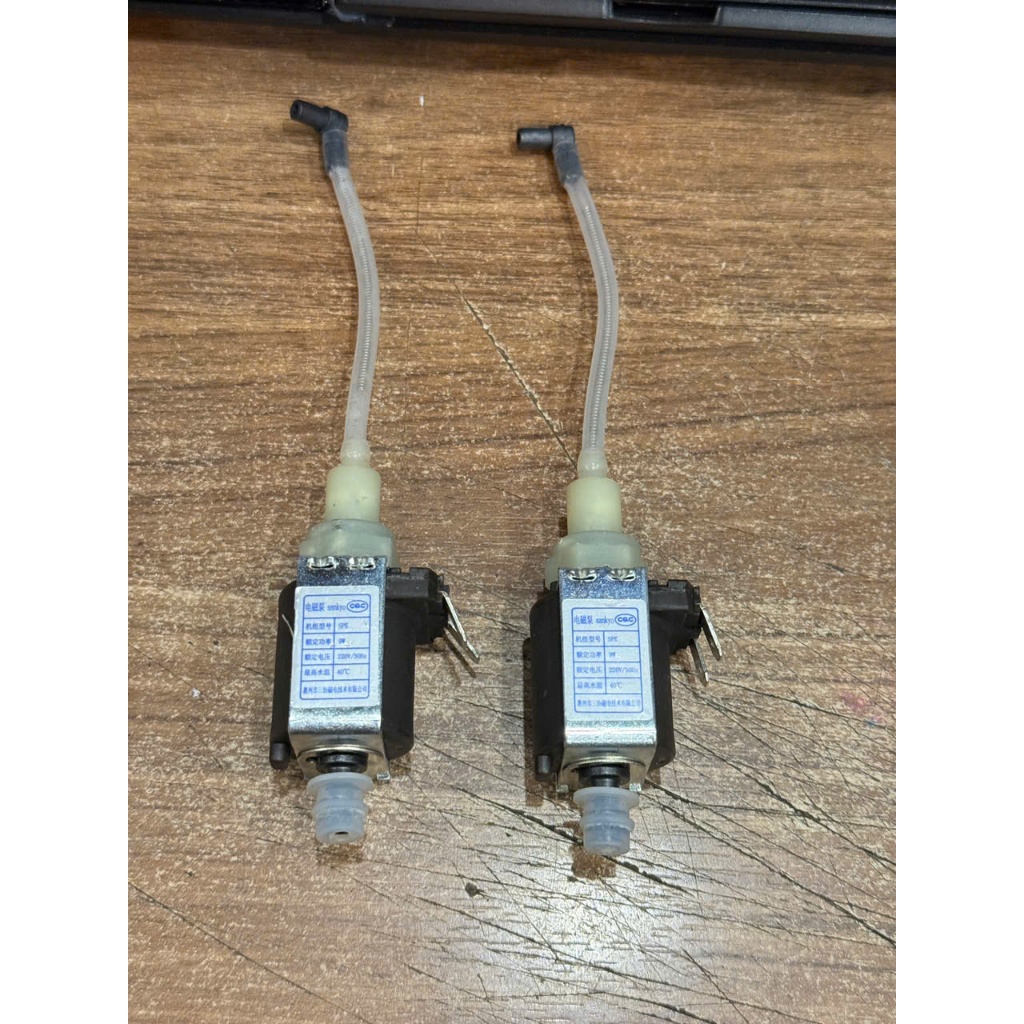 Bơm bà là hơi nước đứng 9w - 1 vòi trên kèm ống điện 220v