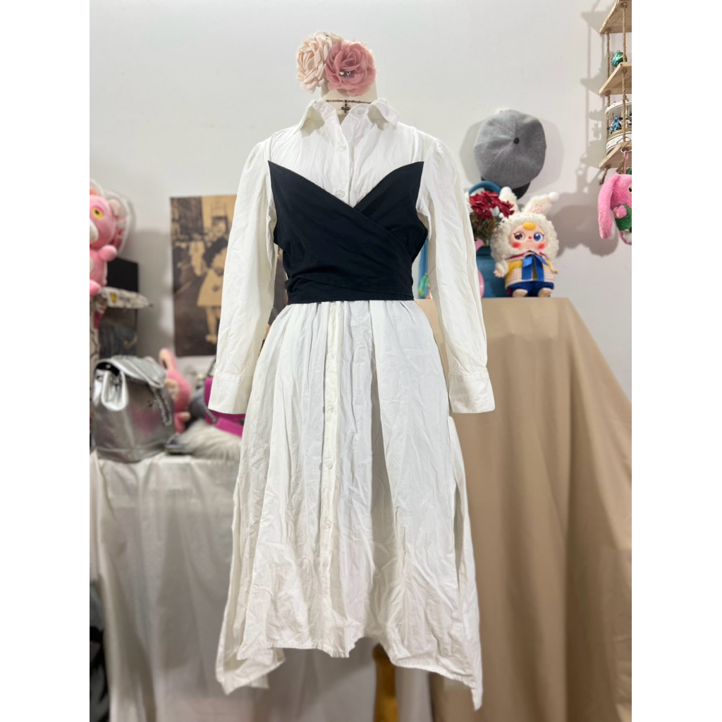 Đầm sơ mi trắng yếm phối vải thô (N104 D98) eo đến đâu thắt đến đó