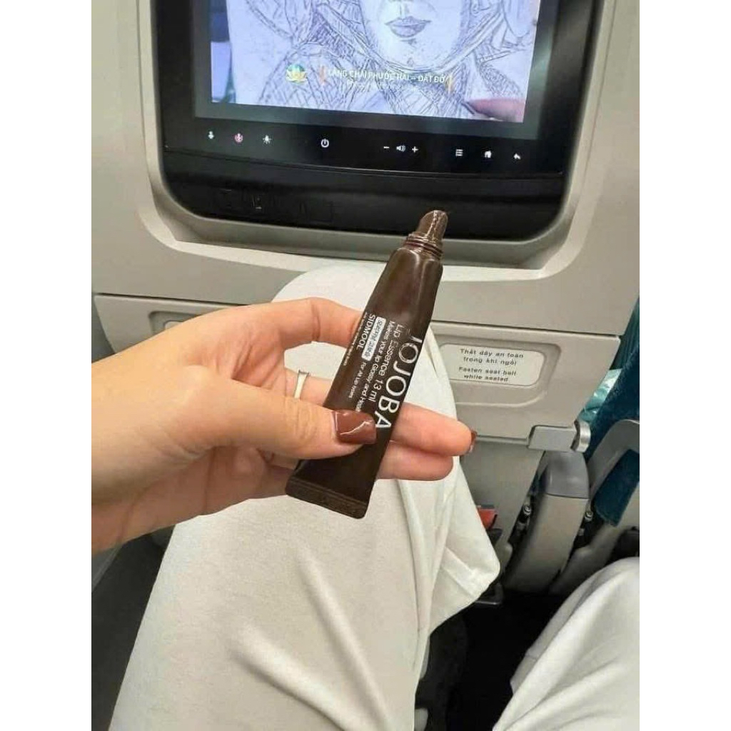 dưỡng môi jojoba