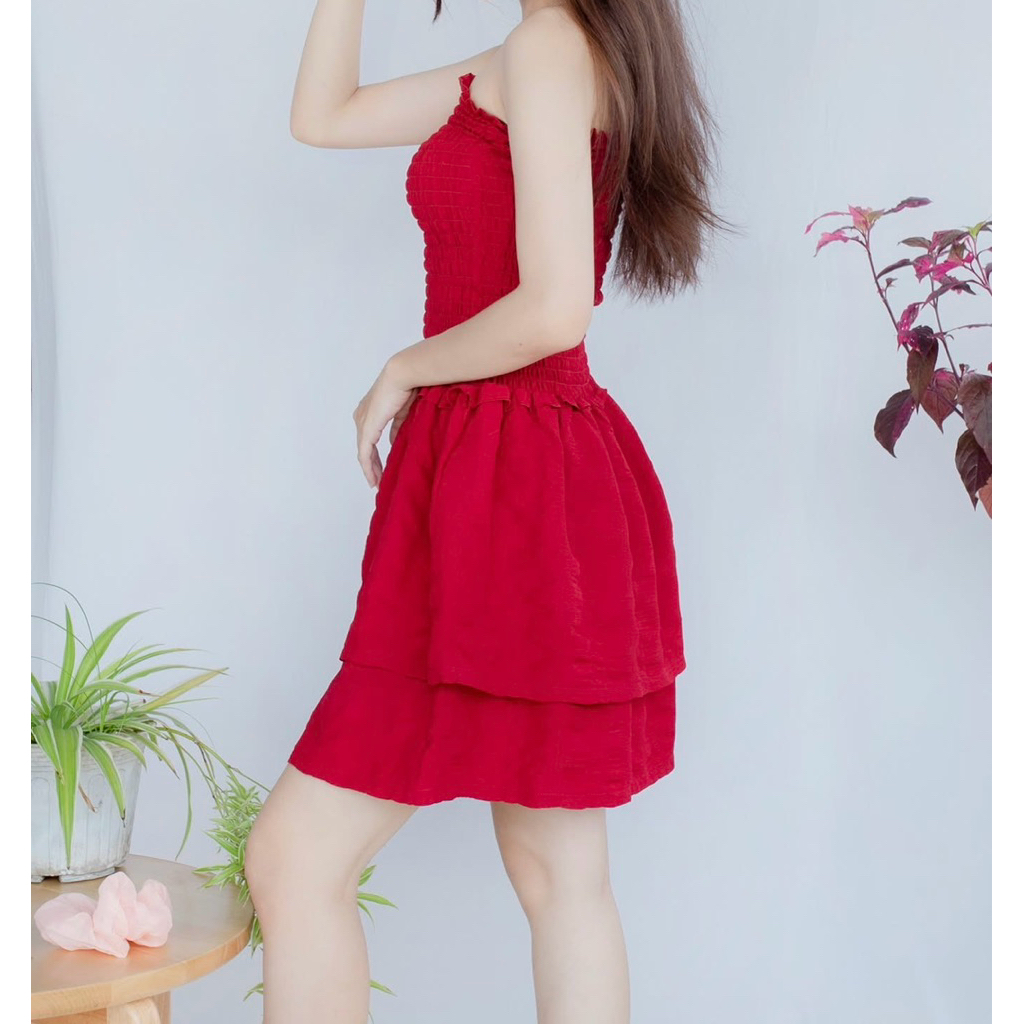 Đầm đen chạy booking