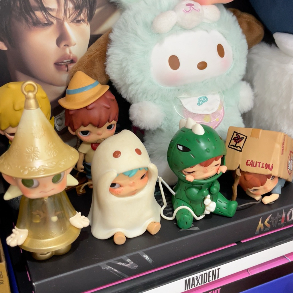 Mô hình đồ chơi blindbox Popmart nhân vật Hirono, Zsiga giáng sinh