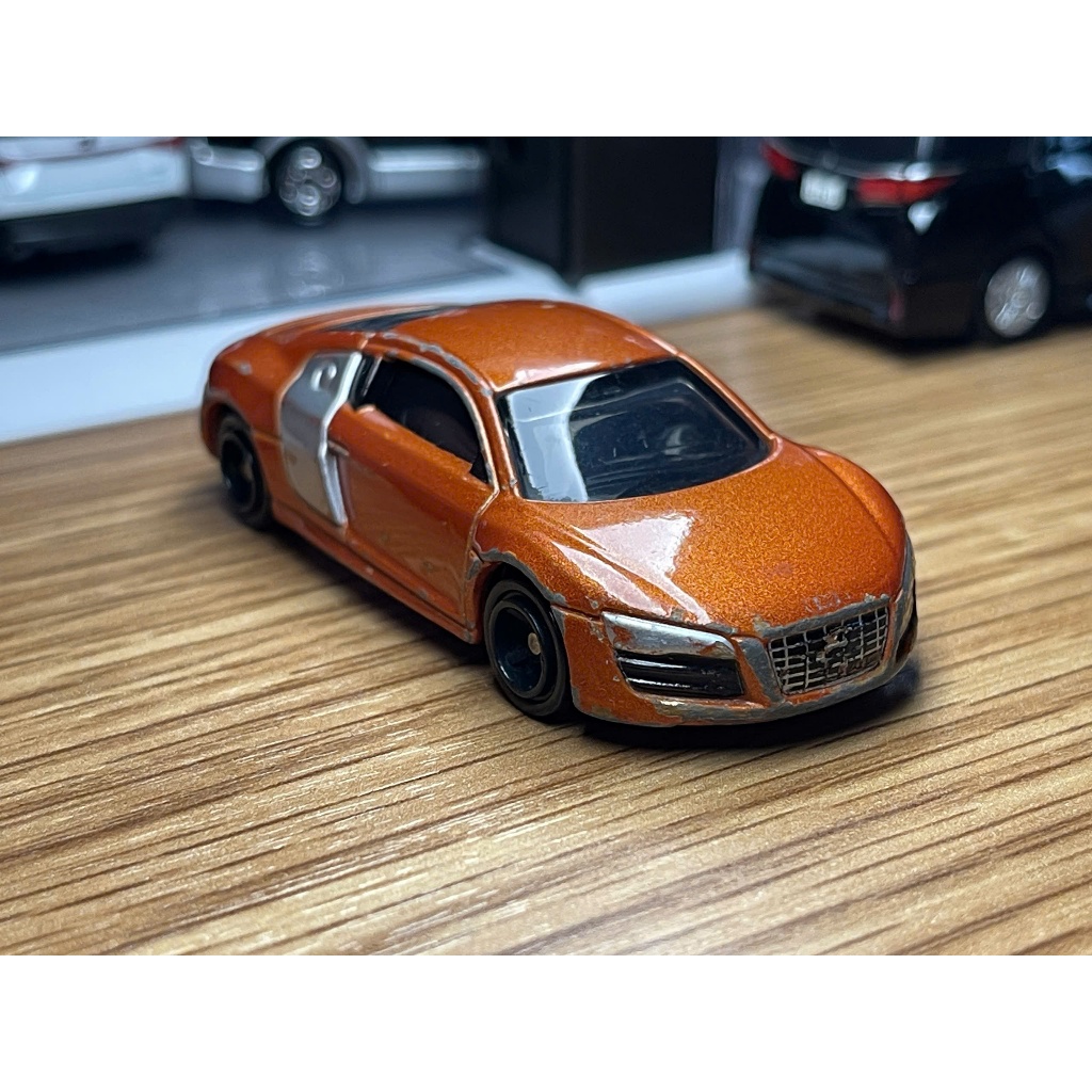 Mô hình xe Tomica No.6 Audi R8 1/62 (Trầy nhiều, Không hộp)