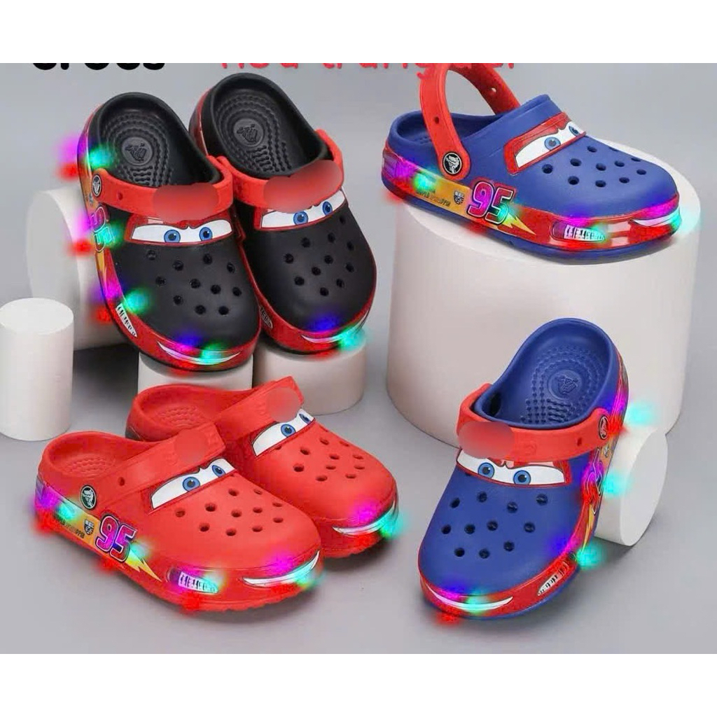 Dép sục ô tô có đèn led siêu nhẹ chống trơn cho bé trai từ 3-9 tuổi